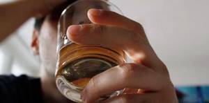 Наливание в стаканы обычной дозы - Алкоклиник
