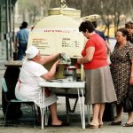 Продажа кваса из бочки в СССР