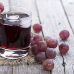 свежевыжатый сок из черного винограда